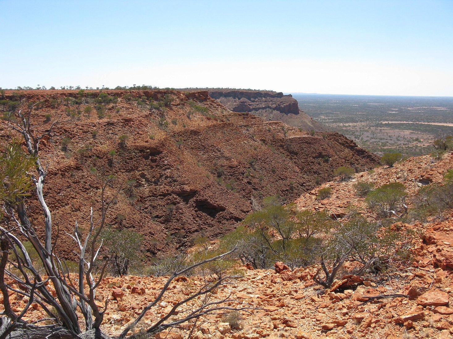 File:42 Escarpment trail Kennedy Range NP X-2012.jpg